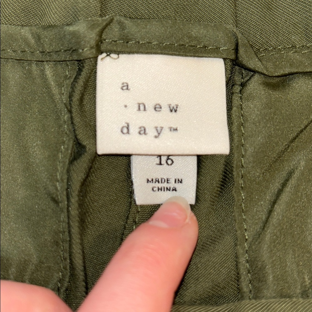 a new day Women’s Green Cargo Pants - Picture 2 of 10